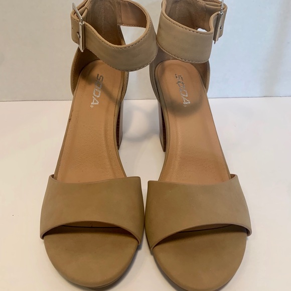 Soda Brand • Trendy Nude Pumps - Picture 2 of 5